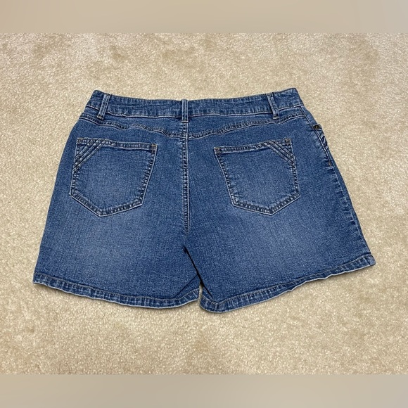 Blue Jean Shorts - Size: 8 - St John’s Bay - Picture 4 of 5